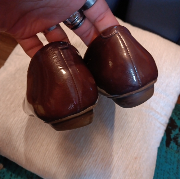 Clarks Women's Brown Flats with Floral Detail Size 9.5 Leather - Picture 5 of 6